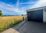 Garage mit Weg entlang der Felder zum Haus - Krefeld-Forstwald! Traumhafte Doppelhaushälfte mit außergewöhnlichem Freiblick