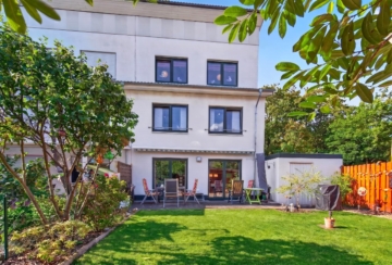 Baujahr 2004, effizient, familienfreundlich: Reihenendhaus mit Garten und Garage in Dießem/Lehmheide, 47805 Krefeld, Reihenendhaus