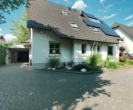 Hausansicht - Krefeld-Forstwald! Elegante Doppelhaushälfte in zweiter Reihe mit viel Charme und Komfort