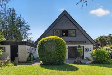 Freistehendes Einfamilienhaus in begehrter Lage von Holterhöfe – mit Liebe zu sanieren, 47804 Krefeld, Einfamilienhaus