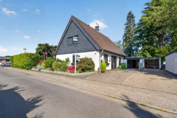 Freistehendes Einfamilienhaus in begehrter Lage von Holterhöfe – mit Liebe zu sanieren, 47804 Krefeld, Einfamilienhaus