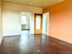 Wohnzimmer - 3-Zimmer-Wohnung mit Perspektive – für Investoren und Macher mit Ideen!