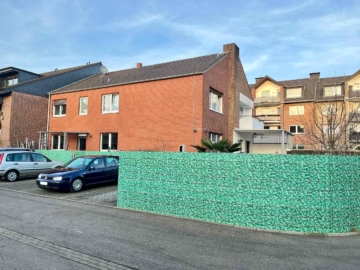 Provisionsfrei: Ihr Zweifamilienhaus mit Potenzial – Platzwunder für kreative Raumgestaltung!, 47839 Krefeld, Zweifamilienhaus