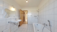 Badezimmer - Ideal für die junge Familie – Renoviertes Reihenhaus mit Garage in Straelen!