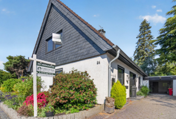 Freistehendes Einfamilienhaus in begehrter Lage von Holterhöfe – mit Liebe zu sanieren, 47804 Krefeld, Einfamilienhaus