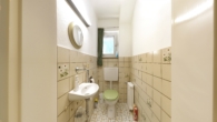 Gäste-WC - Krefeld-Gartenstadt! Renovierungsbedürftiges Reihenendhaus in ruhiger Sackgassenlage